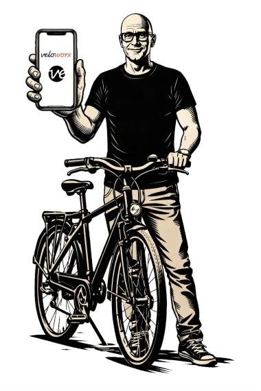 Werkstattinhaber mit Fahrrad und Veloworx auf dem Smartphone